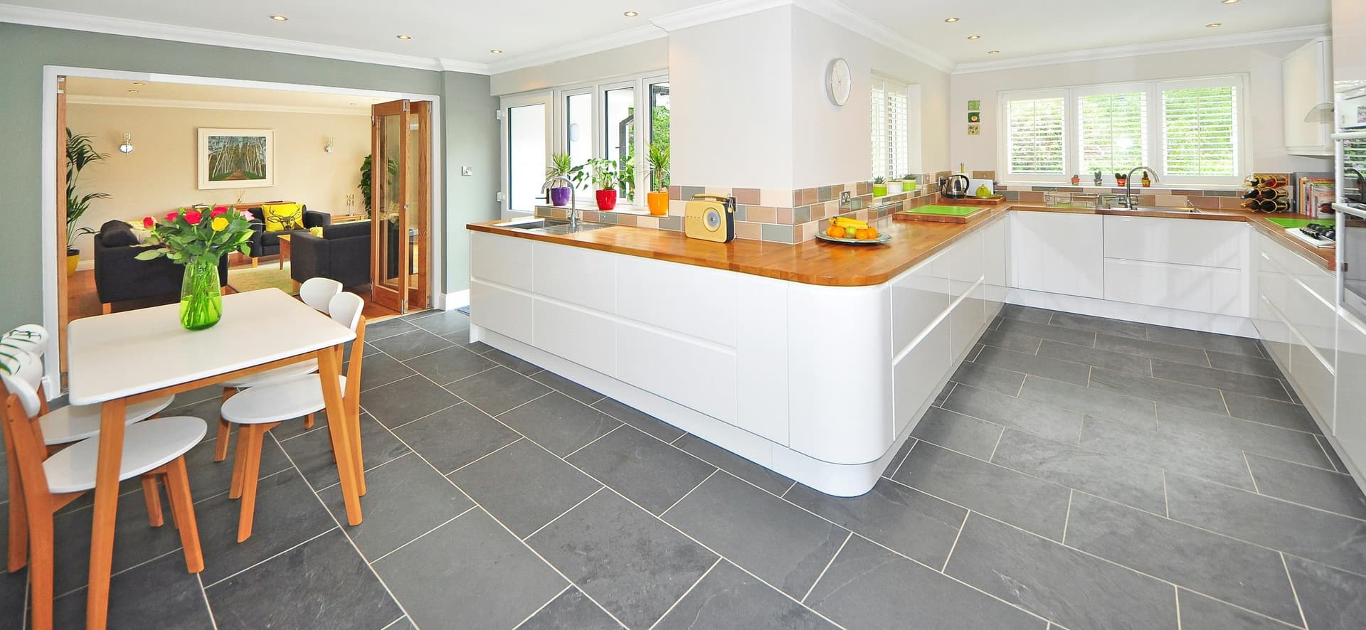 Scam-free rental homes in UAE - Blockchain verified properties on Ajarni